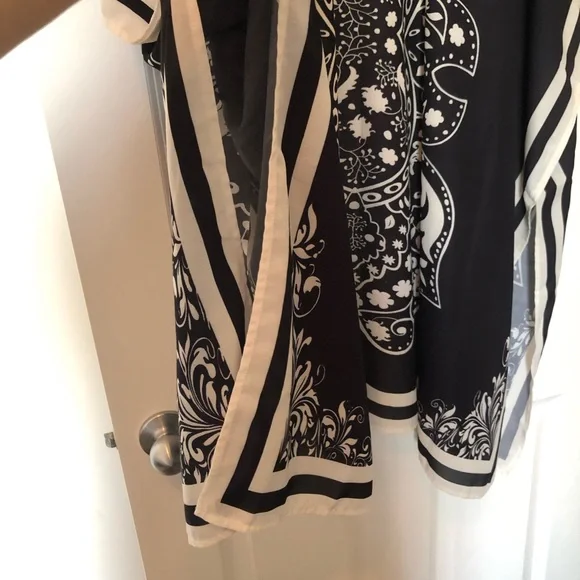 Cover up - Picture 3 of 4